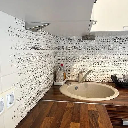 Comfort In Center Apartment